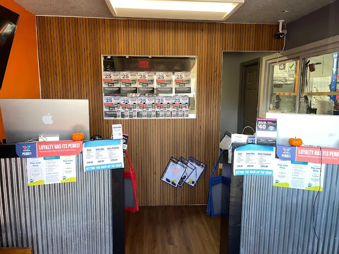 Quiroz Auto Center customer waiting and service area